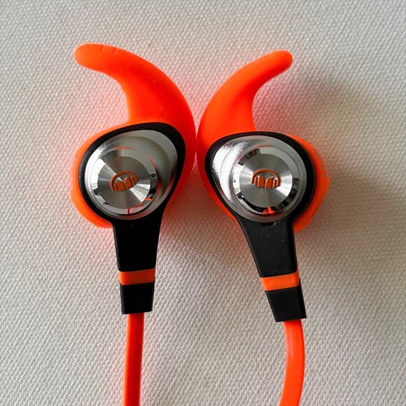 Monster iSport Strive In-Ear & Skullcandy Chops Active Grip Earphones Lot of 2 - Picture 2 of 8